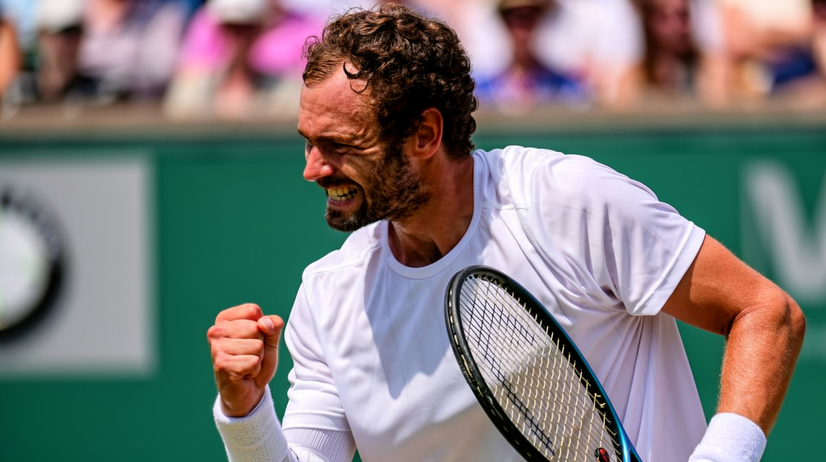 博万体育平台 - 温网2026：资格赛黑马 Safiullin 与 Mochizuki 逆袭 八强战将挑战 Djokovic 与 Sinner - 博万体育